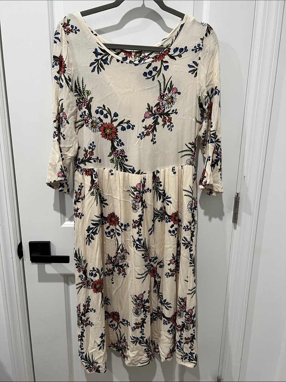 Le Lis Cream Floral Midi Dress with Navy and Red Accents Size Large
